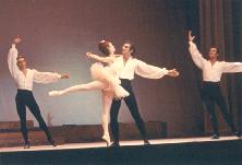 Judith Aaen Oukhtomsky Ballet Classique Noir Et Blanc.jpg